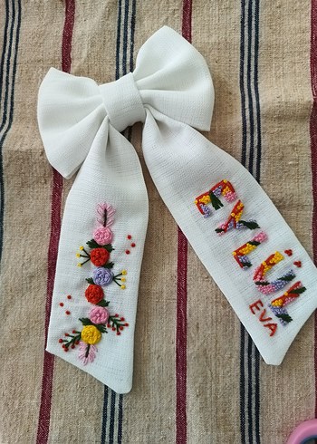 Beyaz Nakışlı Çocuk Fiyonk Saç Aksesuarı