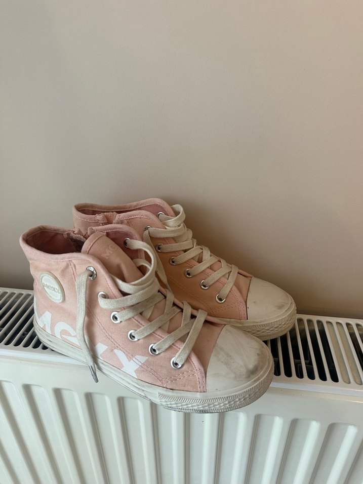 Kızlar için Pembe Bağcıklı Spor Ayakkabı - Görsel 2