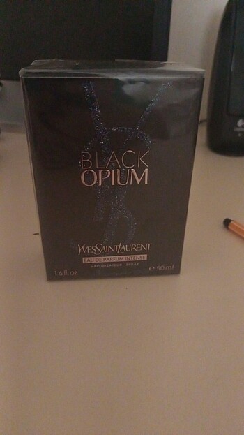  Beden Yves Saint Laurent Black Opium Eau de parfum intense