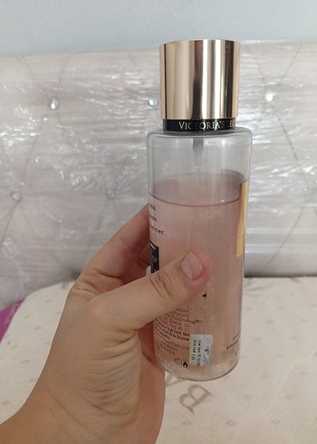  Beden Victoria's secret Lush Blooms Işıltılı Vücut Spreyi