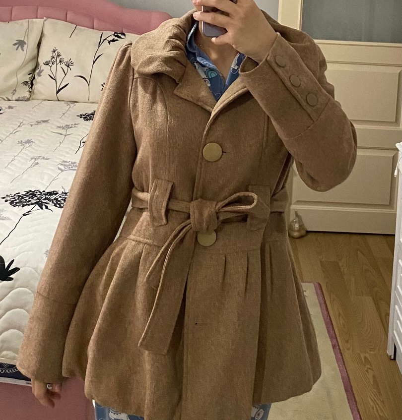 Düğmeli ve Kemerli Kahverengi Kaban - Görsel 4