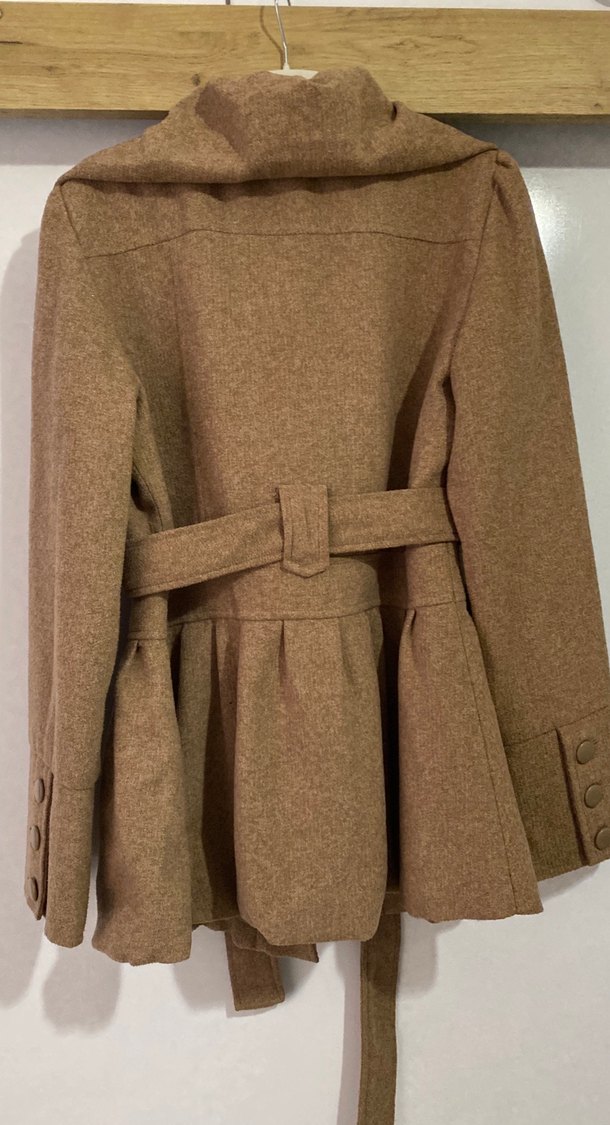 Düğmeli ve Kemerli Kahverengi Kaban - Görsel 3