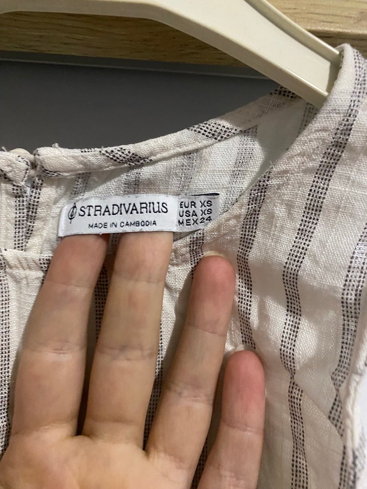 Düğmeli Kolsuz Bej Çizgili Keten Bluz - Görsel 2