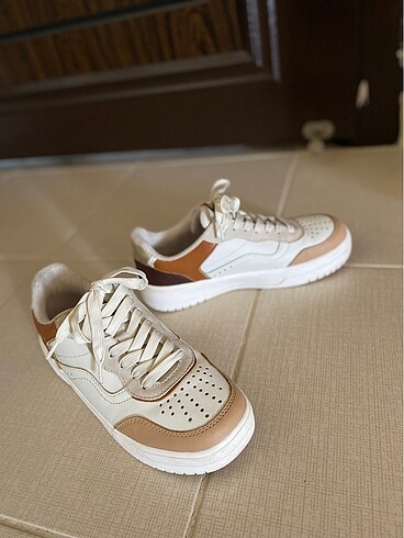 Sneaker