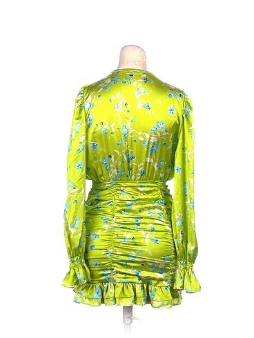 s Beden PreLoved Kısa Elbise %70 İndirimli.