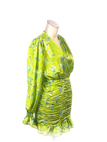 Diğer PreLoved Kısa Elbise %70 İndirimli.