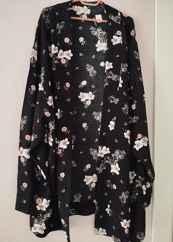 Çiçek Desenli Siyah Midi Kimono