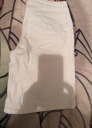 -Düğmeli Beyaz kot Kadın Bermuda Şort - Görsel 3