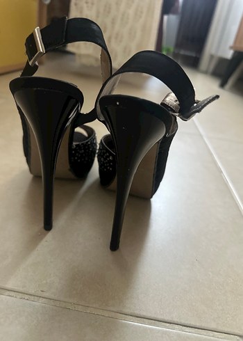 38 Beden siyah Renk Siyah Parlak Tokalı Stiletto Topuklu Kadın Ayakkabı 38 no