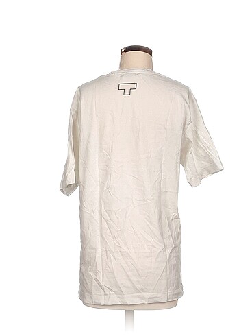 m Beden Zara T-shirt %70 İndirimli.