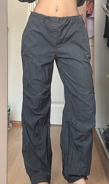 stradivarius paraşüt pantolon