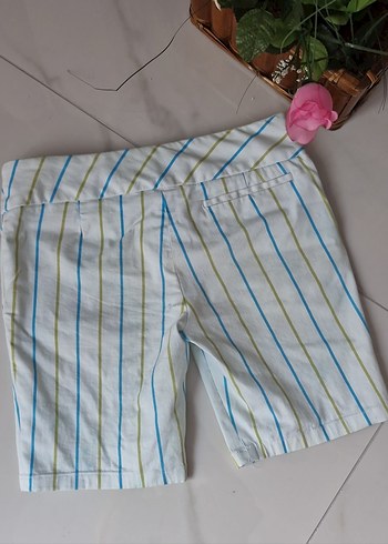 Düğmeli Çizgili Beyaz Şort - Görsel 2