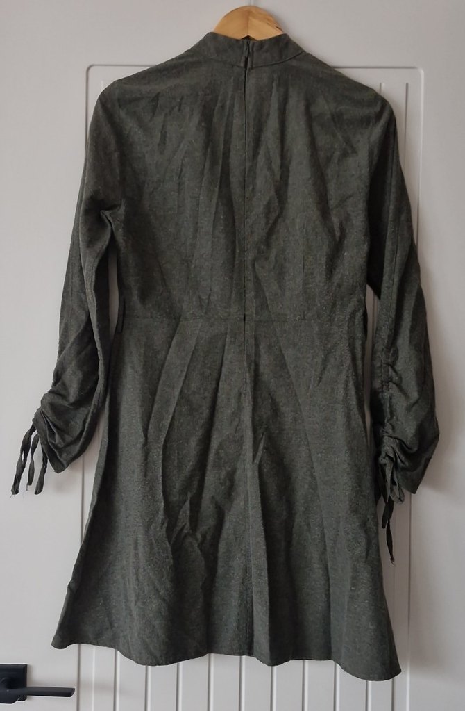 kolları büzgülü elbise - Görsel 2