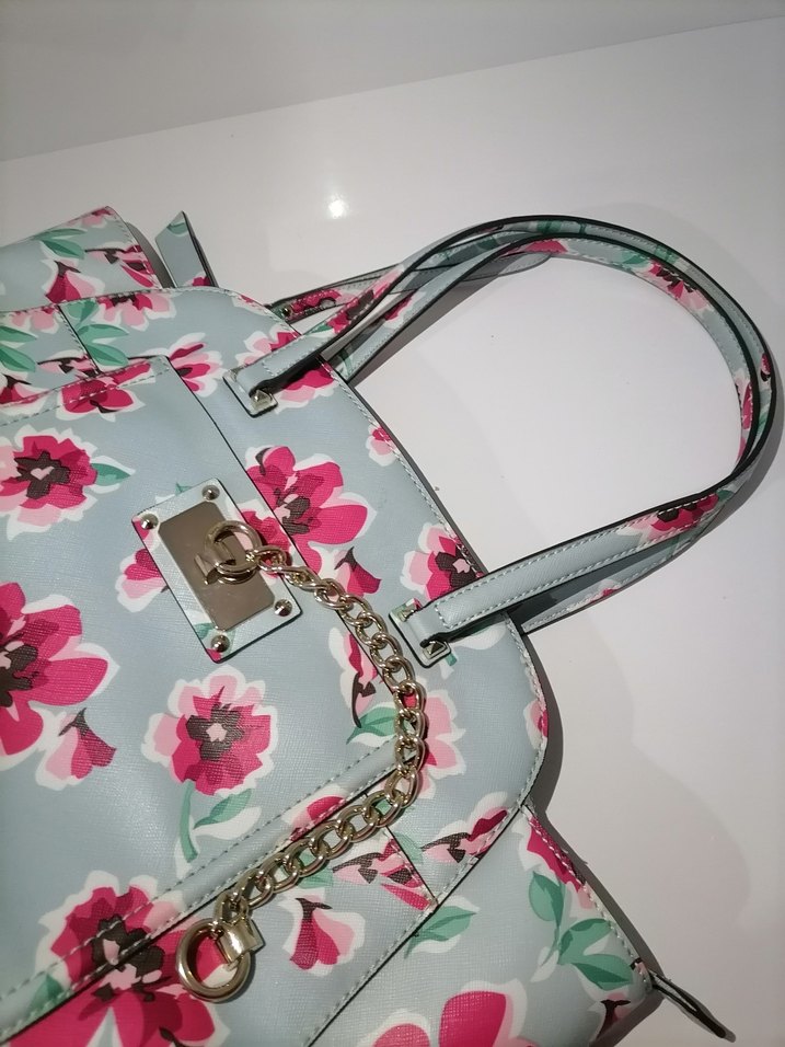 Guess Pembe Çiçek Desenli Mavi Çanta - Görsel 3