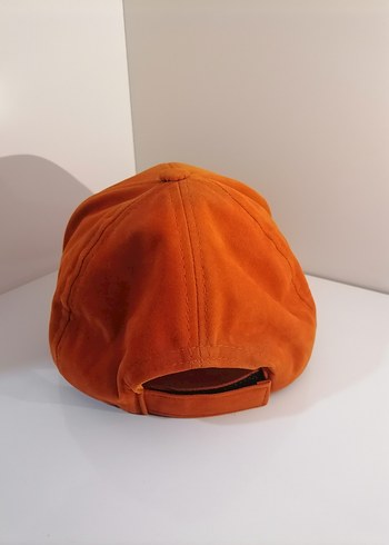 S Nakışlı Turuncu Süet Şapka - Görsel 2