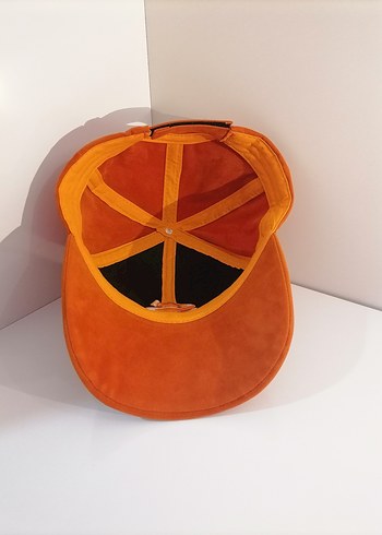 S Nakışlı Turuncu Süet Şapka - Görsel 4