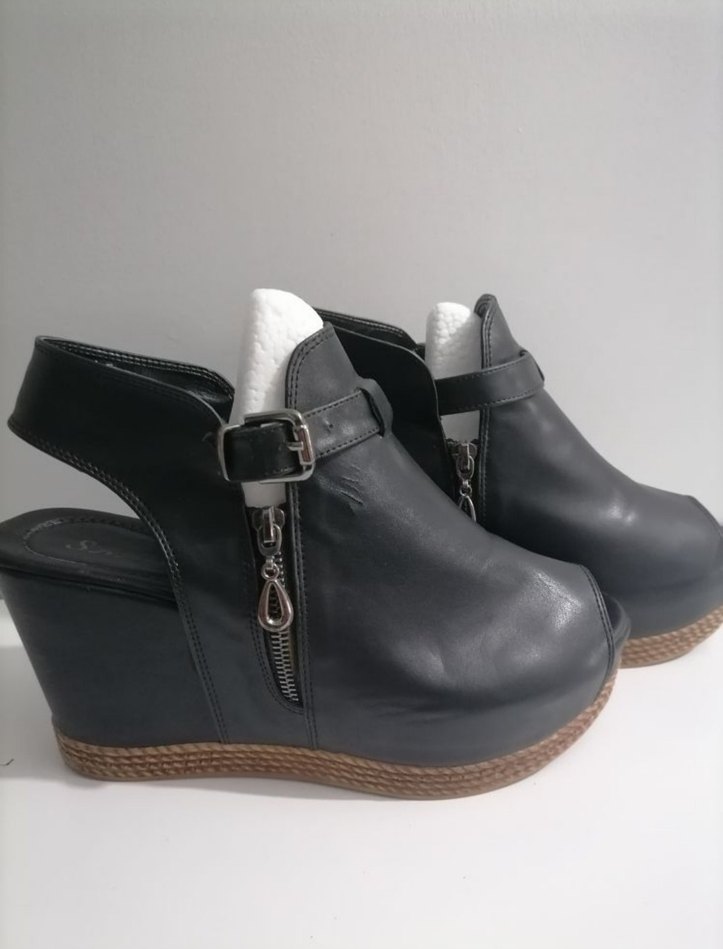 Siyah Deri Kadın Dolgu Topuklu Sandalet - Görsel 5