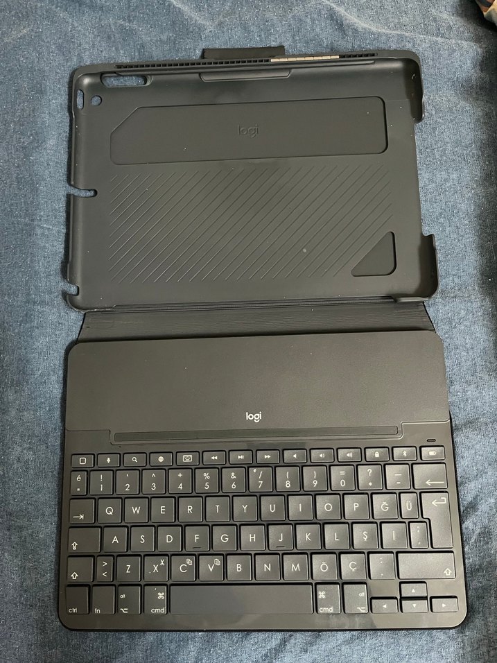 Logitech Siyah Tablet Klavye Kılıfı - Görsel 3