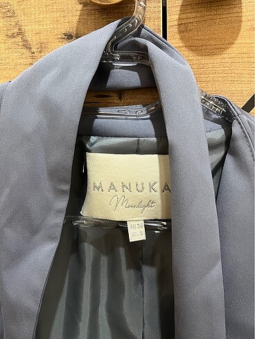 Diğer MANUKA SATEN YAKASIZ CEKET