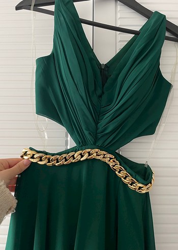 Zincir Detaylı Koyu Yeşil Uzun Abiye Elbise - Görsel 2