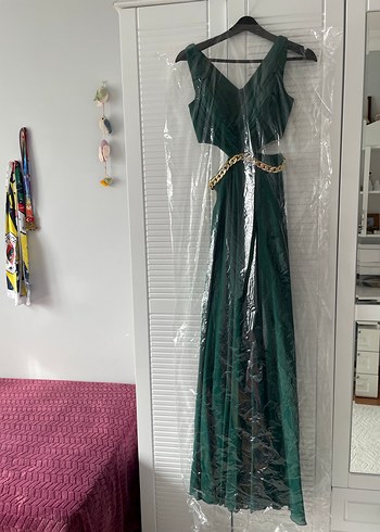 Zincir Detaylı Koyu Yeşil Uzun Abiye Elbise - Görsel 5