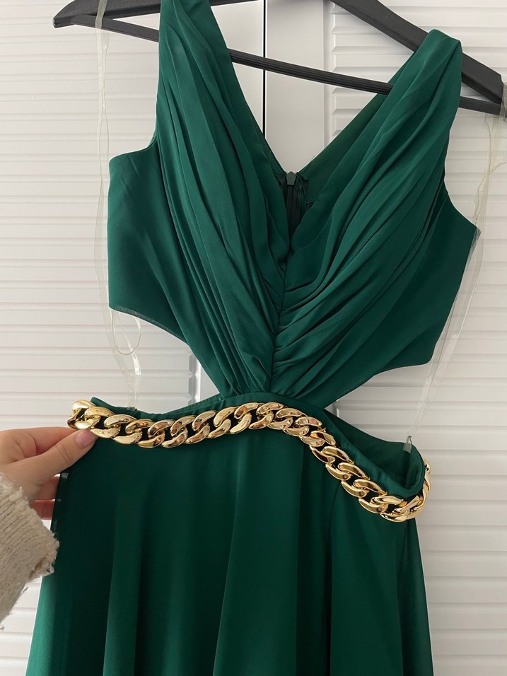 Zincir Detaylı Koyu Yeşil Uzun Abiye Elbise - Görsel 2