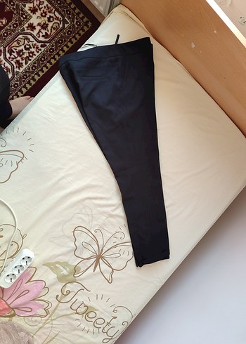 Kadın Siyah Kemerli Kumaş Pantolon
