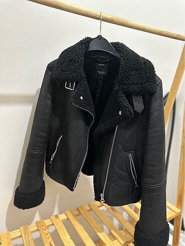 Bershka İçi Kürklü Mont