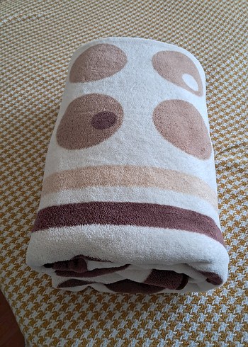 Kahverengi Puantiyeli Yatak Örtüsü - Görsel 5