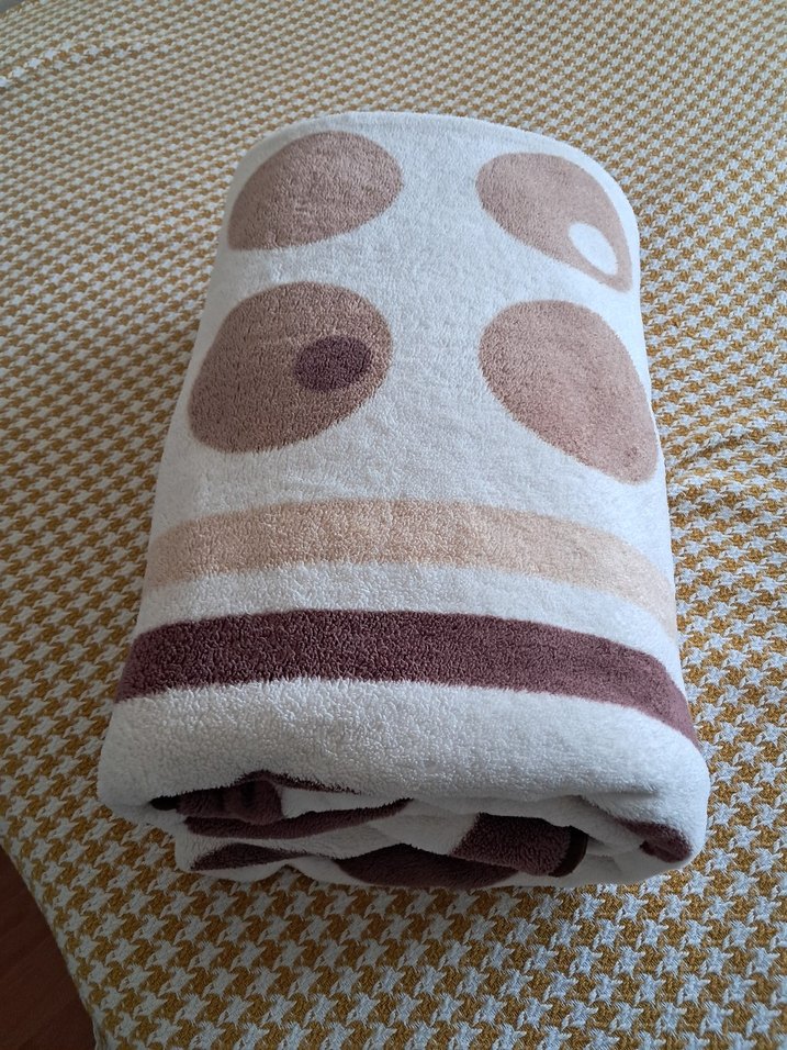 Kahverengi Puantiyeli Yatak Örtüsü - Görsel 5