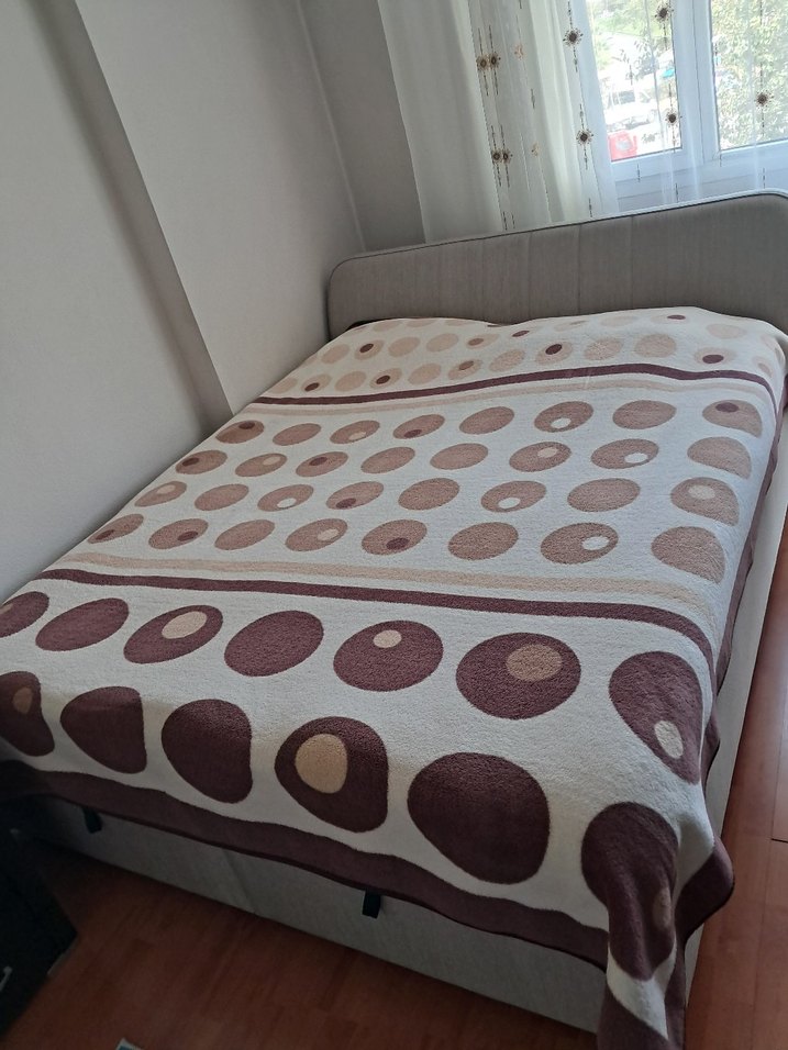 Kahverengi Puantiyeli Yatak Örtüsü - Görsel 2