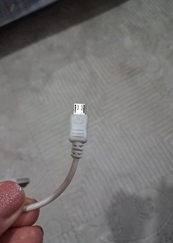 Beyaz USB telefon şarj kablosu - Görsel 2