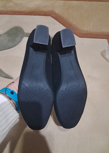 Siyah Nakışlı Tokalı Dolgu Topuklu Kadın Ayakkabı - Görsel 5