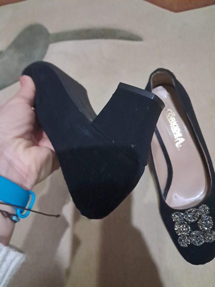 Siyah Nakışlı Tokalı Dolgu Topuklu Kadın Ayakkabı - Görsel 4