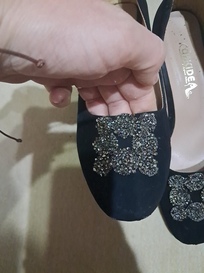 Siyah Nakışlı Tokalı Dolgu Topuklu Kadın Ayakkabı - Görsel 2