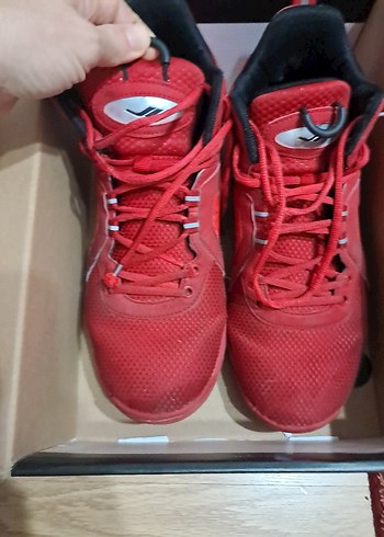 Kırmızı Bağcıklı Basketbol Ayakkabısı - Görsel 2