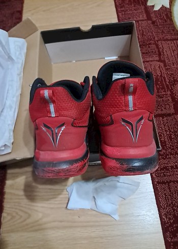 Kırmızı Bağcıklı Basketbol Ayakkabısı - Görsel 3