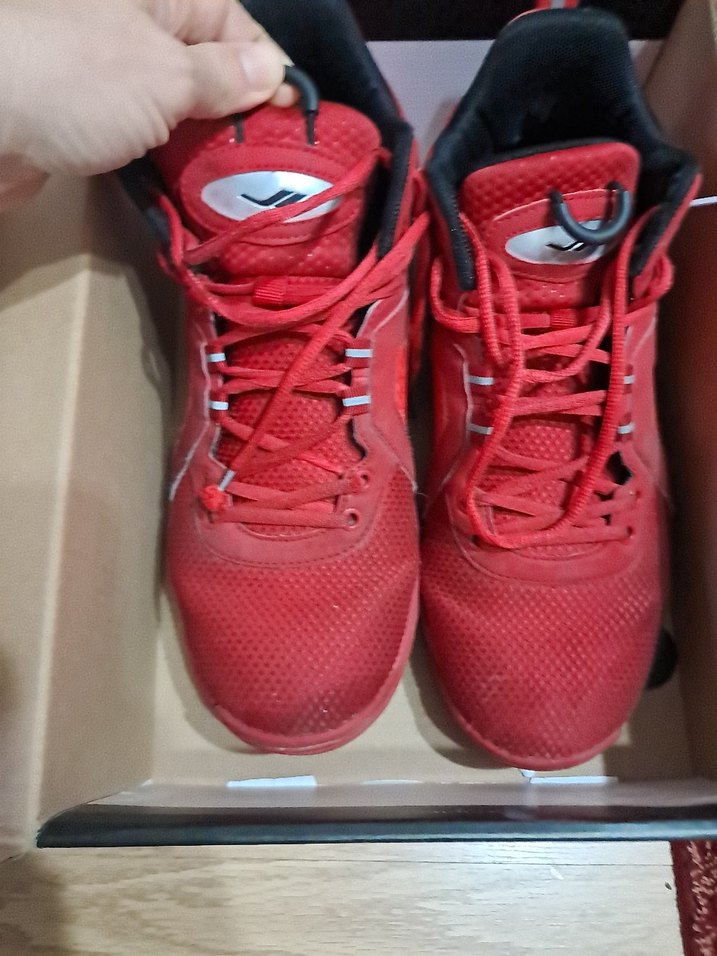 Kırmızı Bağcıklı Basketbol Ayakkabısı - Görsel 2