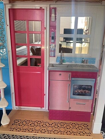  Barbie bebek evi