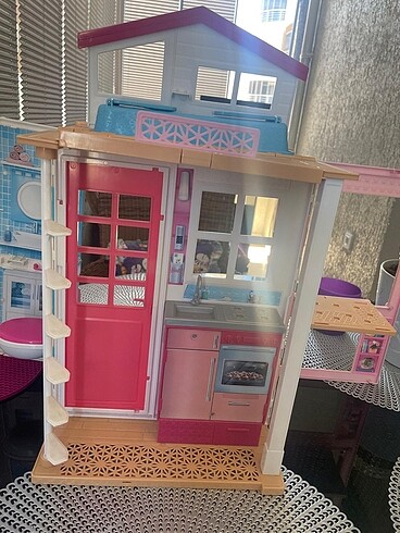 Barbie bebek evi