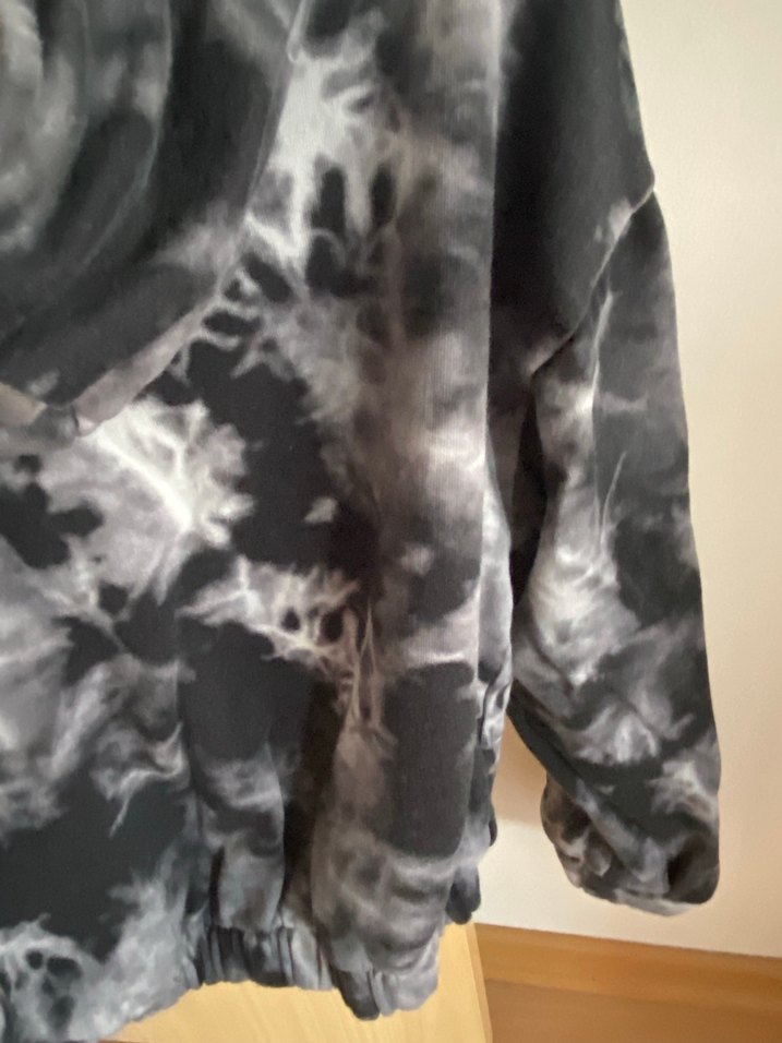 Gri Batik Desenli Kadın Kapüşonlu Sweatshirt - Görsel 4