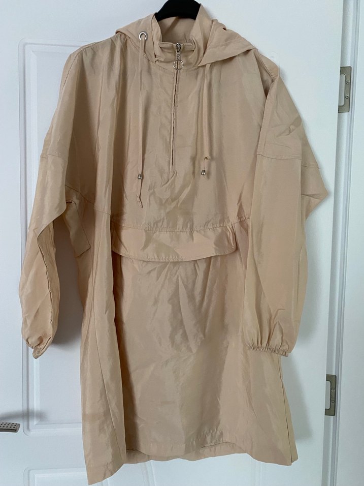 Kapüşonlu Kadın Yağmurluk - Görsel 2