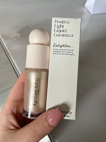 RARE BEAUTY SIVI HIGHLIGHTER