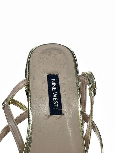 37 Beden sarı Renk Nine West Sandalet %70 İndirimli.