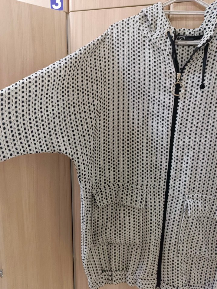 Gri Kapüşonlu Midi Sokak Stili Ceket - Görsel 2