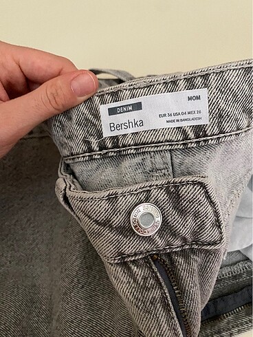 Bershka Berskha mom jean