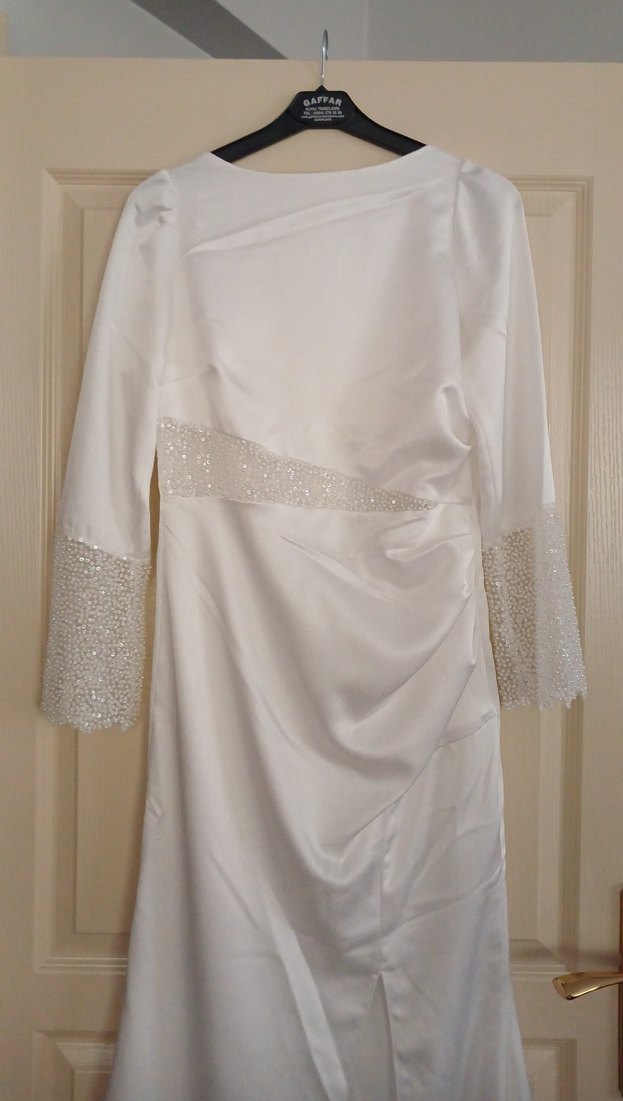 Uzun Kollu Beyaz Düz Kesim Gelinlik - Görsel 4