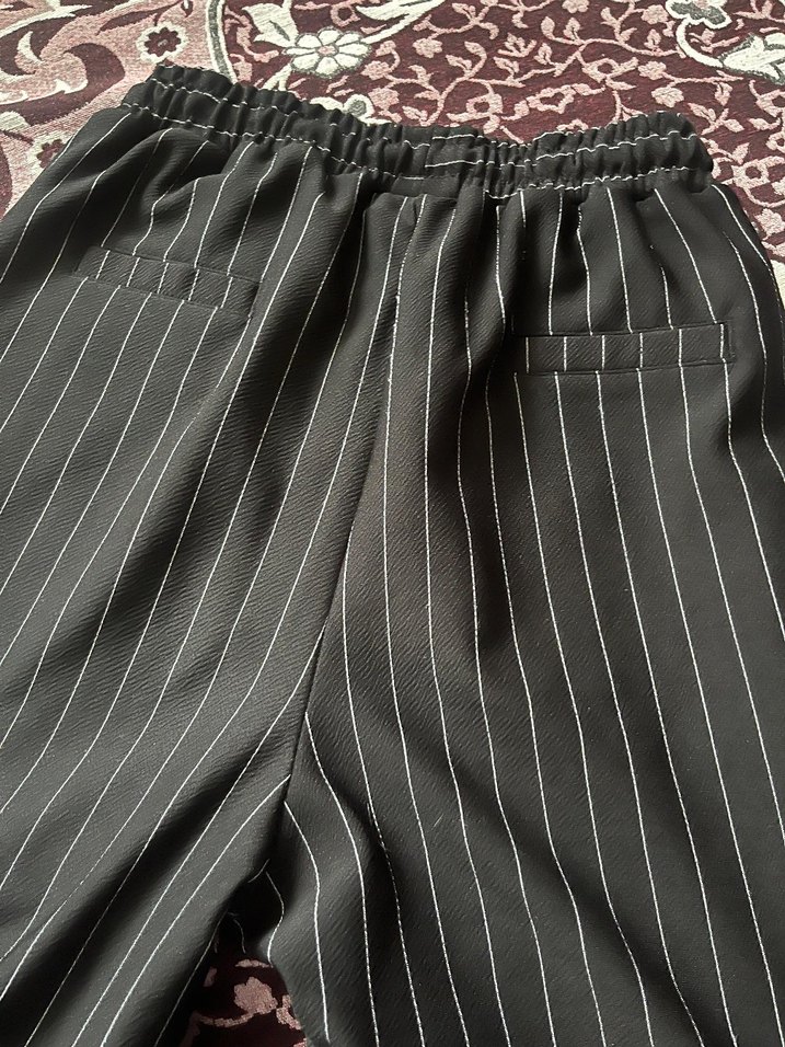 Kadın Siyah Çizgili Pilili Kumaş Pantolon - Görsel 2