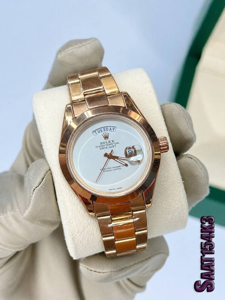 Rose Gold Rolex Submariner  Şıklık ve İşlevsellik — görsel 12/19