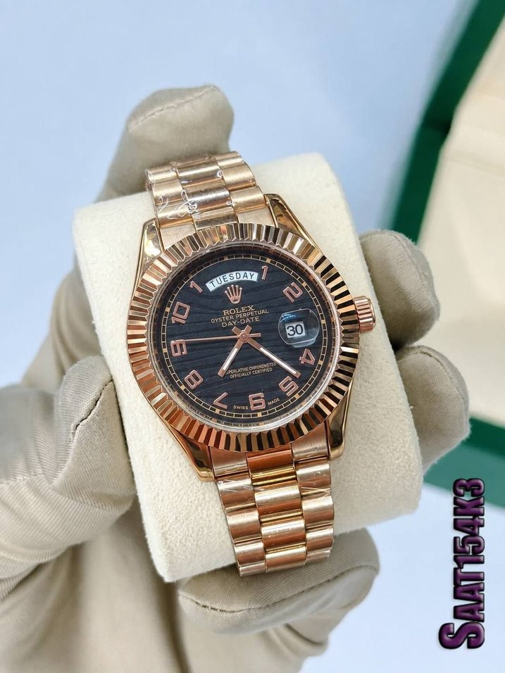 Rose Gold Rolex Submariner  Şıklık ve İşlevsellik — görsel 6/19